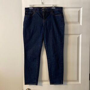 Lucky 🍀 Women Jeans never been worn size 12/31 inseam is 27”